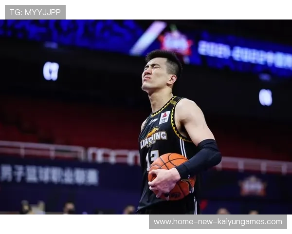 CBA郭艾伦控球突破训练更顺，篮坛新秀的秘密武器