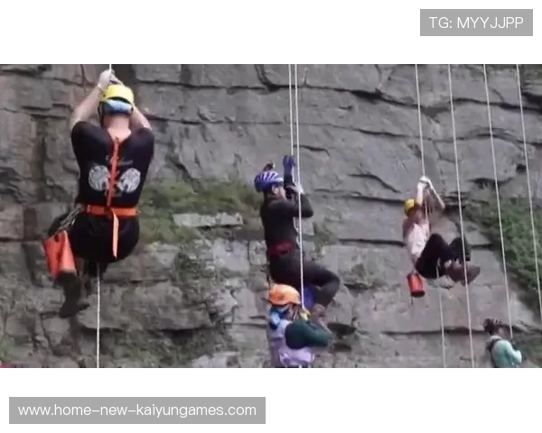 世界户外极限赛选手挑战悬崖成功